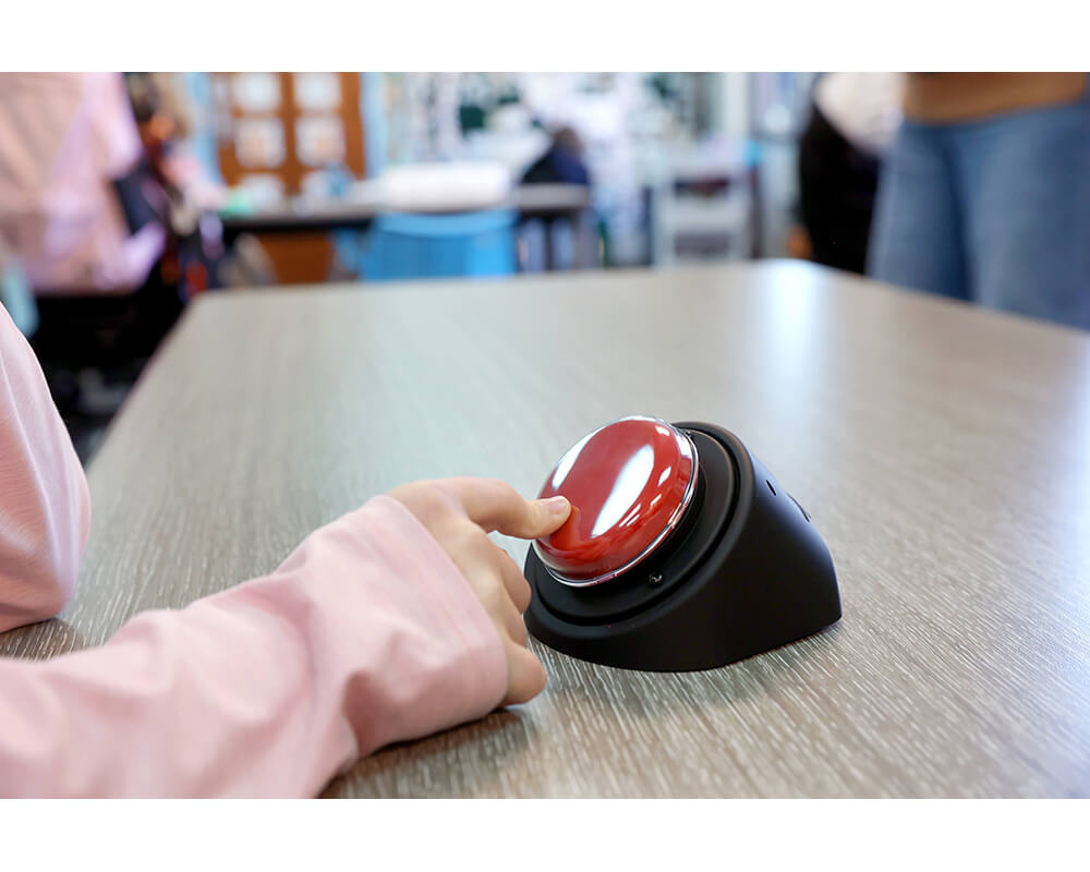 Compact recorded speech device for sequential messages - LITTLE Step-by-Step 